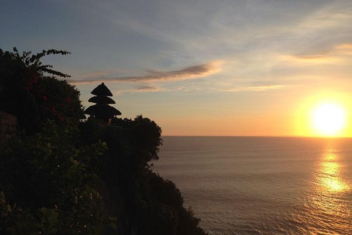Private Uluwatu Temple and Kecak Fire Dance Evening Tour in Jimbaran Bay