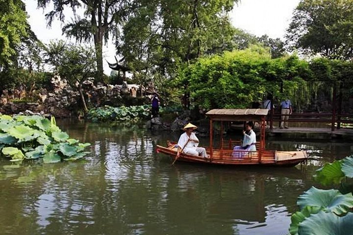 Suzhou and Zhouzhuang Water Village Private Day Tour with Lunch
