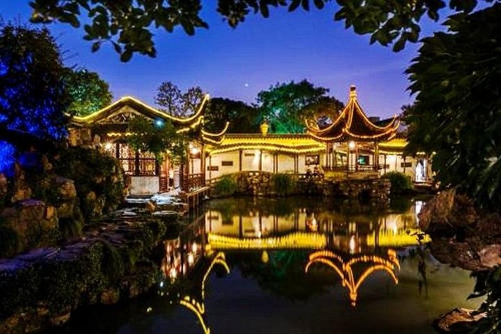 Private Suzhou Night Tour:Master of the Nets Garden, Ancient Canal with Dinner