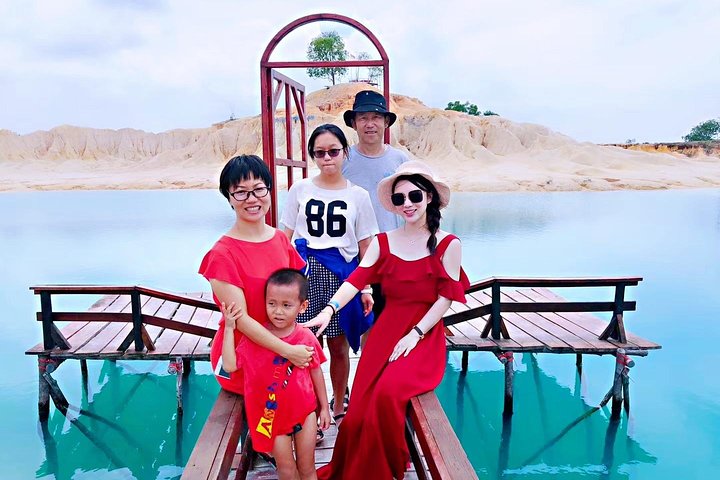 Bintan Sand Dunes and Blue Lakes Half-Day Tour with Lunch