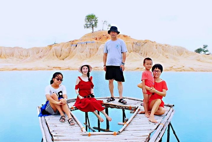 Bintan Sand Dunes and Blue Lakes Half-Day Tour with Lunch