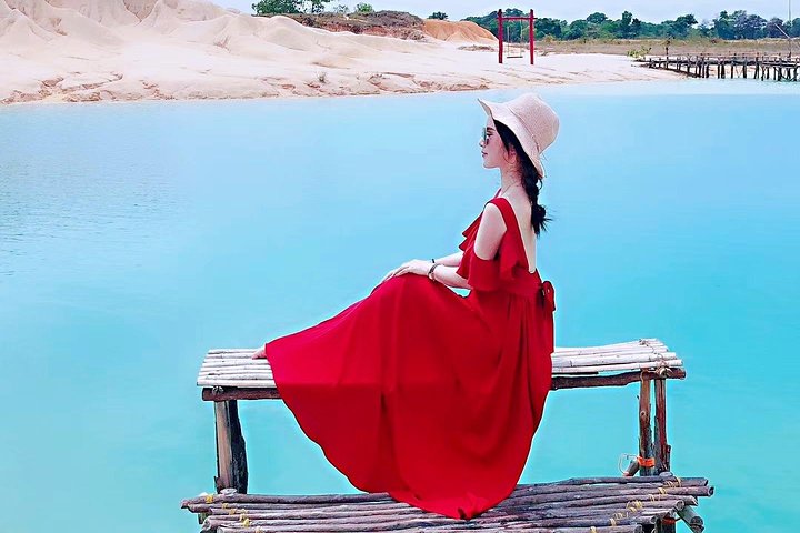 Bintan Sand Dunes and Blue Lakes Half-Day Tour with Lunch