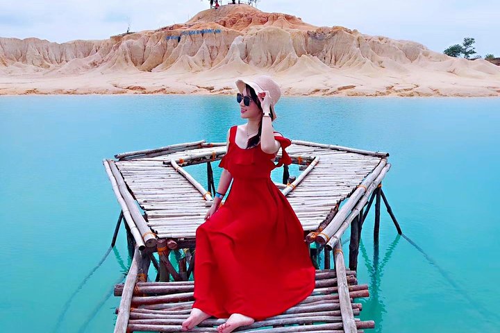 Bintan Sand Dunes and Blue Lakes Half-Day Tour with Lunch