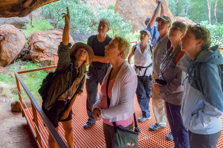 Full Uluru Base Walk at Sunrise Including breakfast