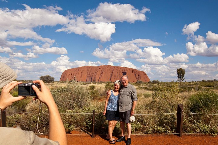 Full Uluru Base Walk at Sunrise Including breakfast