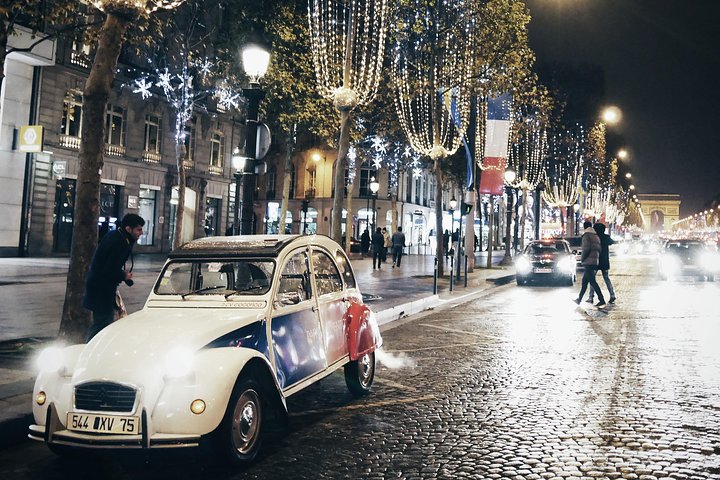 Paris and Montmartre 2CV Tour by Night with Champagne