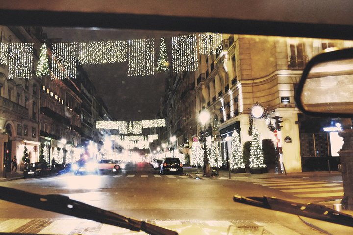 Paris and Montmartre 2CV Tour by Night with Champagne