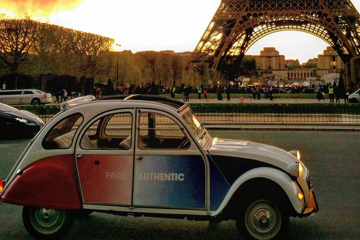 Paris and Montmartre 2CV Tour by Night with Champagne