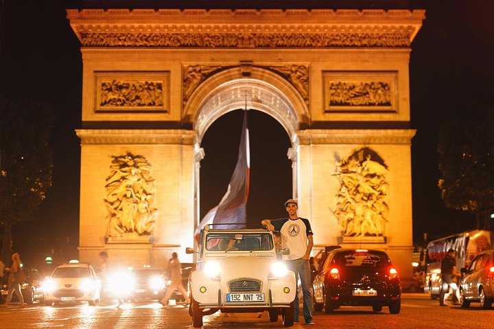 Paris and Montmartre 2CV Tour by Night with Champagne
