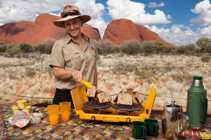 Kata Tjuta Small-Group Tour Including Sunrise and Breakfast