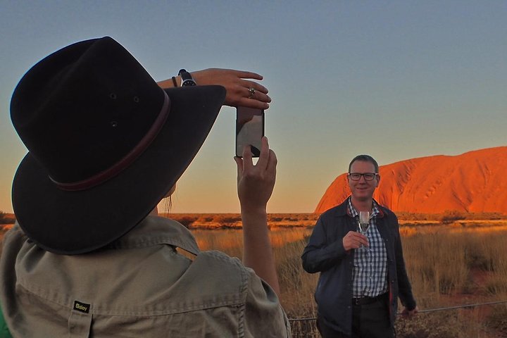 Small Group Uluru Sunset Viewing Tour