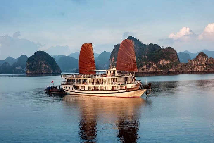 Halong Bay 2 Days 1 Night Cruise
