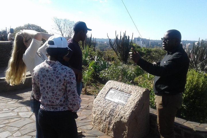 Harare City Tour & Zimbabwe Highlights