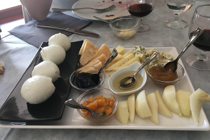 Food and wine tour of Pescara Vecchia on foot