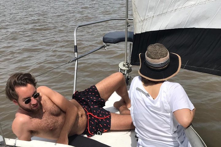 Sail along the Río de la Plata with a good wine and listening to Argentine tango