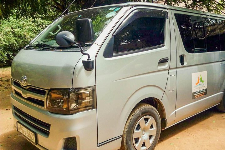 Jaffna (JAF) Airport to Nuwara Eliya City Private Transfer