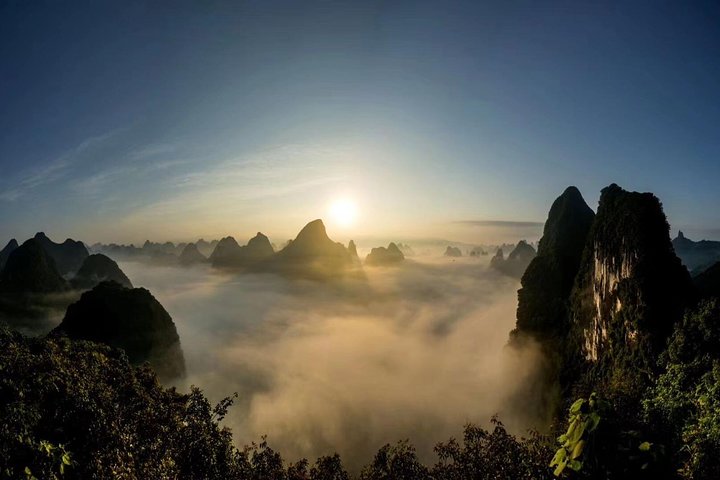 Yangshuo Xianggong Hill Sunrise and Longji Rice Terraces Private Day Tour