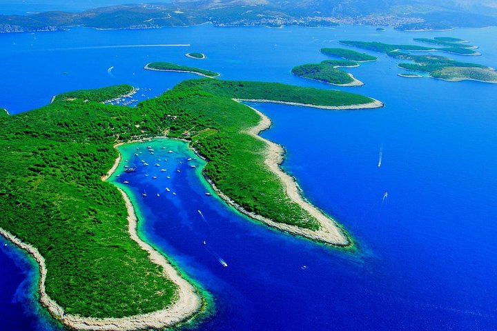 Blue cave & Hvar, 5 islands speed boat tour, luxuy seats in shade