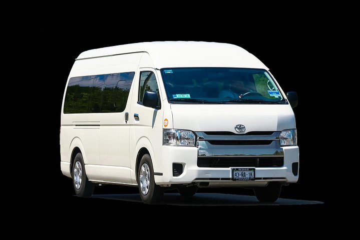 Shared Round-Trip Transfer: Saint Lucia International Airport