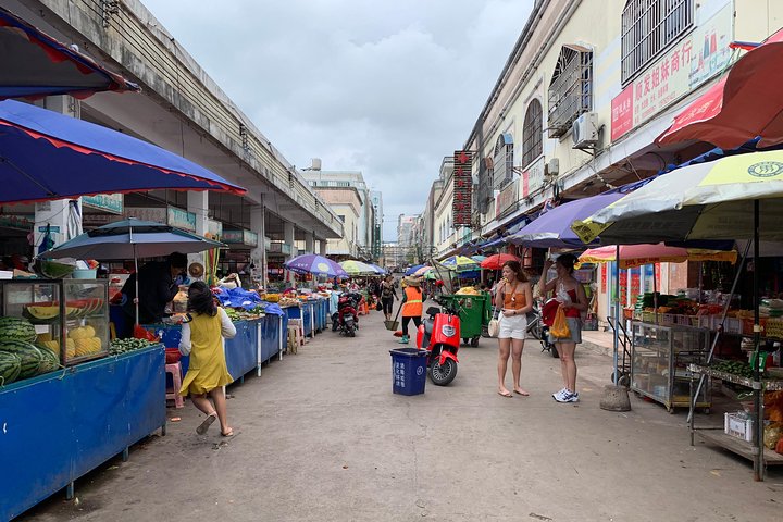 Guided Walking Tour to experience life of a local Hainanese