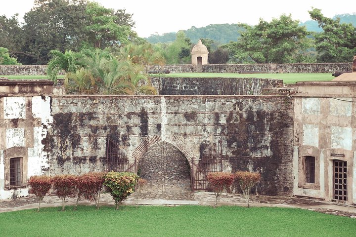 Omoa Day Tour from San Pedro Sula