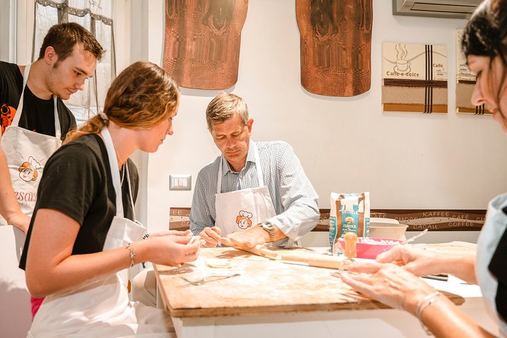 Private cooking class with lunch or dinner in Viareggio
