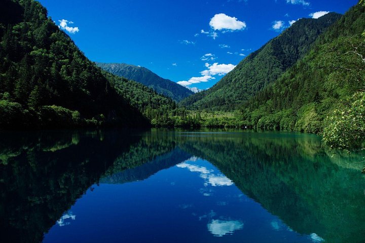 Private Amazing 3-Days Jiuzhaigou And Huanglong National Park Package Tour