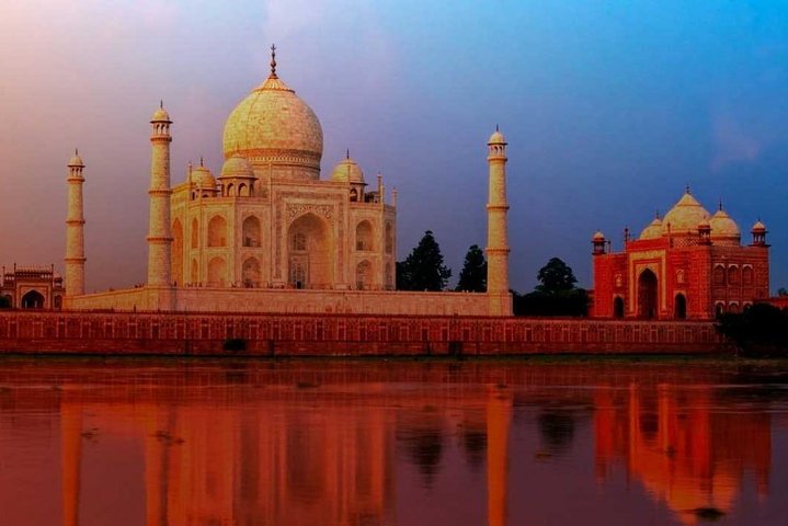 Private One Way Transfer From Ranthambore To Agra In AC Vehicle