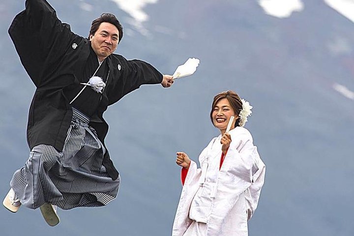 Photo Wedding at the most beautiful Mt. Fuji by professionals