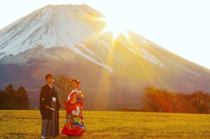 Photo Wedding at the most beautiful Mt. Fuji by professionals