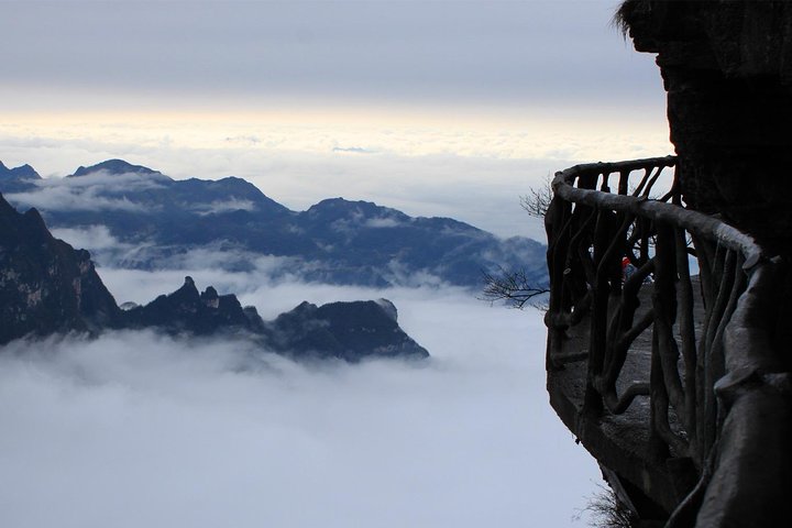 1-Day Private Tour to Mt.Tianmen & Glass Skywalk & Night Light