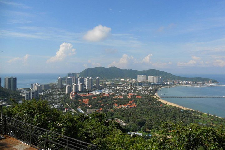 Sanya Shore Excursion: Sanya Luhuitou Park & Local Grocery Market visit