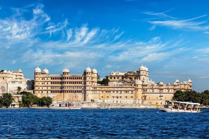 Private Udaipur Sightseeing Tour by Tuk-Tuk or Car with Driver