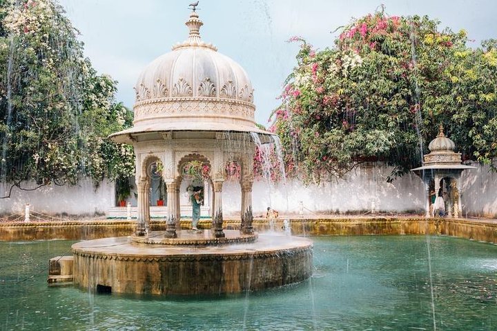 Private Udaipur Sightseeing Tour by Tuk-Tuk or Car with Driver