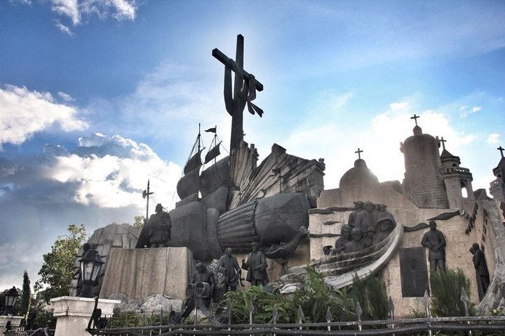 Cebu: Private Twin City Tour +Temple of Leah + Sirao Flower Farm