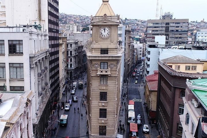 Valpo in 1 day: Authentic + Famous! Semi-private walking tour & public transport