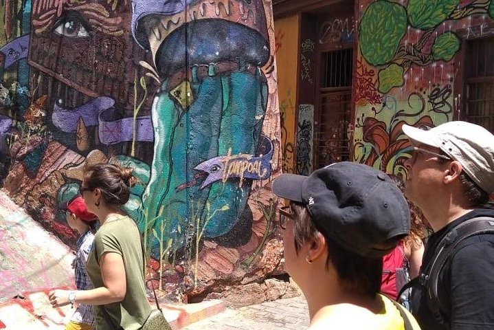 Valpo in 1 day: Authentic + Famous! Semi-private walking tour & public transport