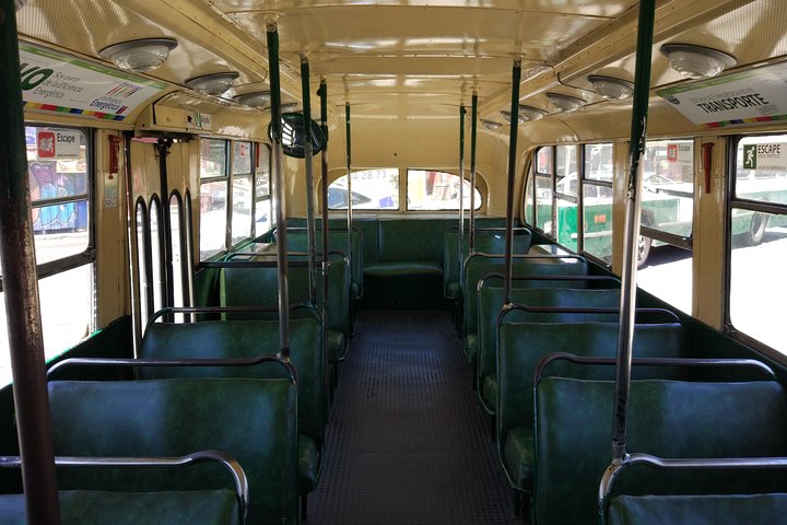 Valpo in 1 day: Authentic + Famous! Semi-private walking tour & public transport