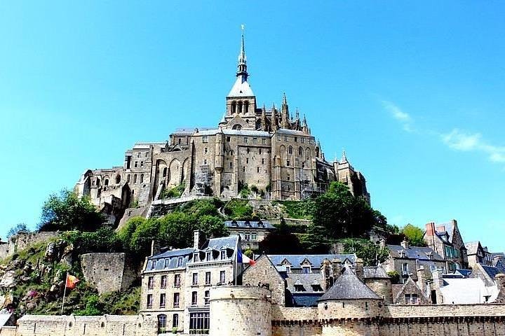Mont St Michel Full Day Tour with a National Guide from Bayeux