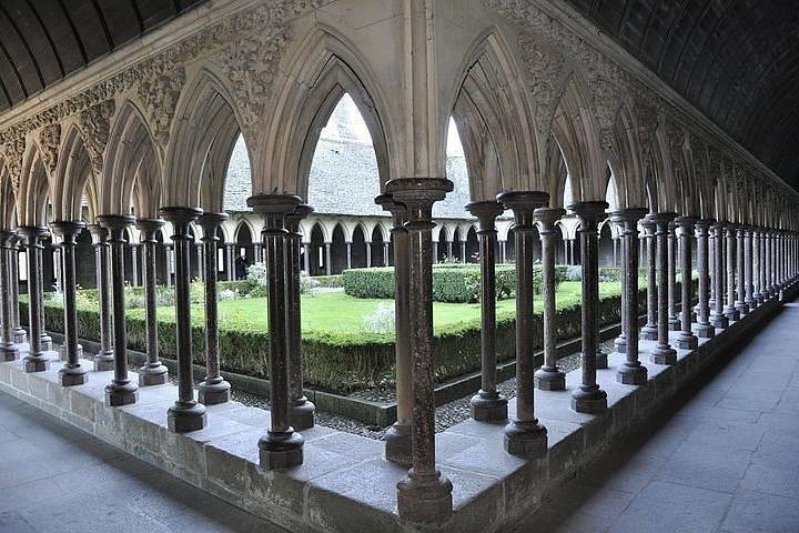 Mont St Michel Full Day Tour with a National Guide from Bayeux