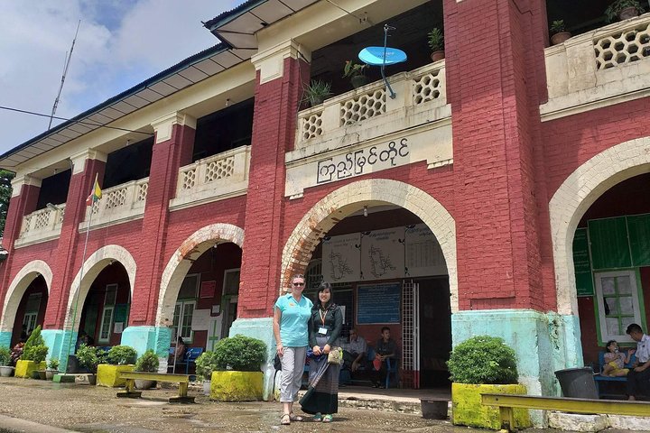 Private Yangon Tour: Circular Train, Walking & Local Food Tasting