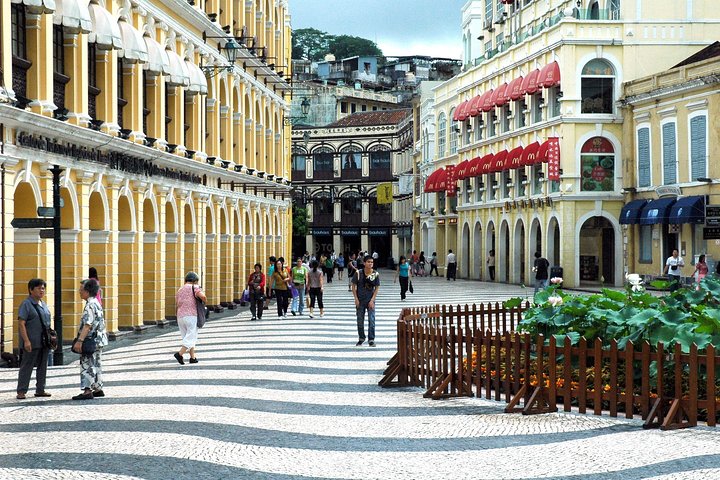 Full-Day Macau Sightseeing Tour with Transfer to Hong Kong