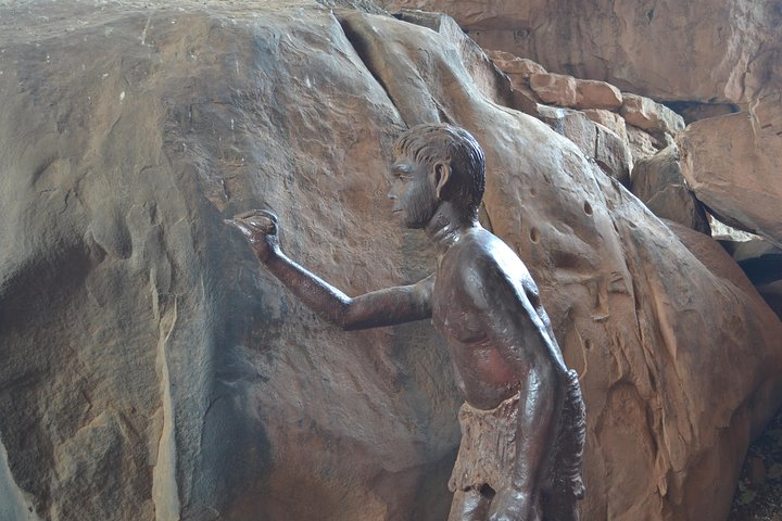 Full-Day Private Tour from Bhopal to Bhojpur and Bhimbetka