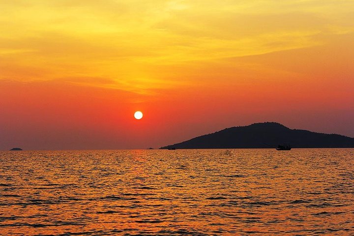 Pig Island & Koh Tan Tour by Speed Boat (Snorkeling & Kayaking)