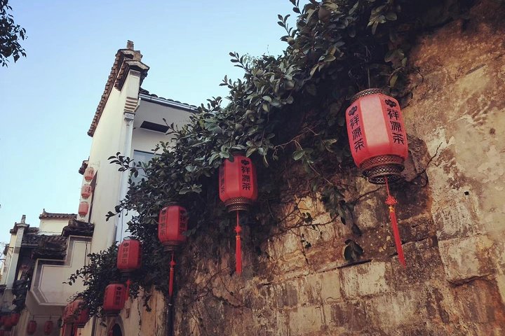 Private Hiking Tour along Xihong Ancient Trail in Huangshan City & Mt. Qiyun