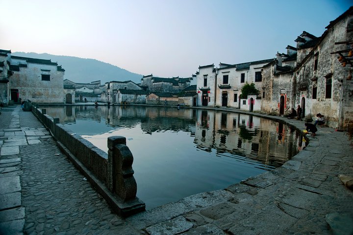 Private Hiking Tour along Xihong Ancient Trail in Huangshan City & Mt. Qiyun