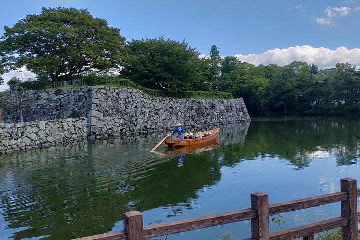 Himeji Castle Easy Bike Tour: Samurai History, Garden & Matcha