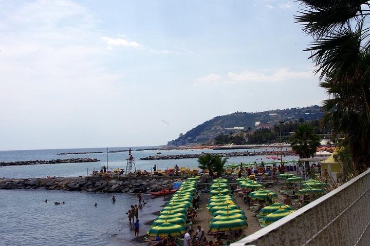Discover 3 countries in 1 Day: Italian Markets, Menton and Monaco