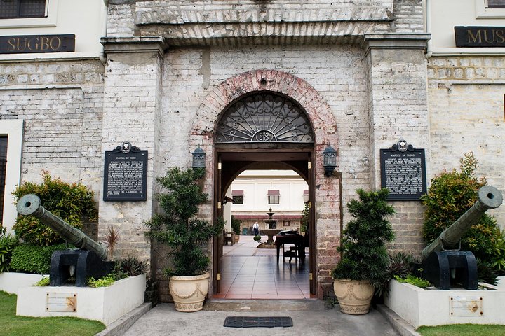 Cebu: Private Twin City Tour +Temple of Leah + Sirao Flower Farm