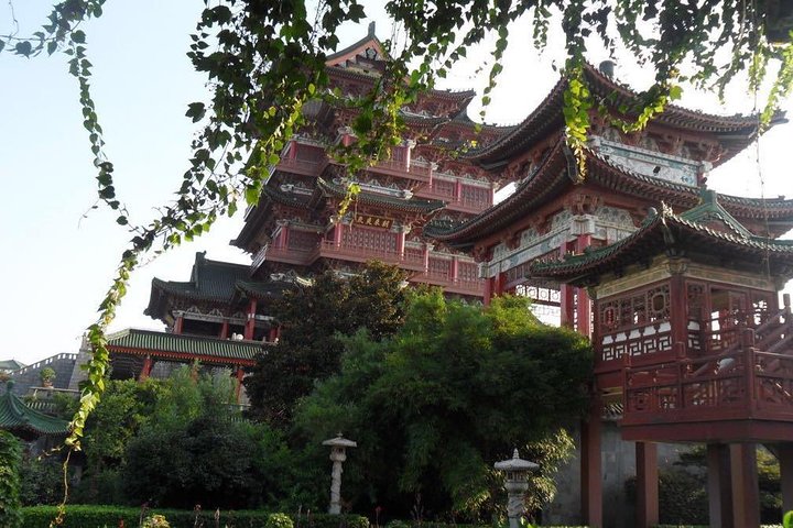 Private Nanchang Day Tour: Tengwang Pavilion, Bayi Square and Shenjing Tower